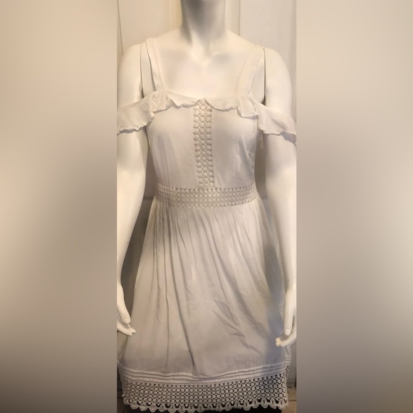 Left lace off shoulder dress - Picture 2 of 5